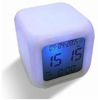 Разноцветен Светещ LED часовник